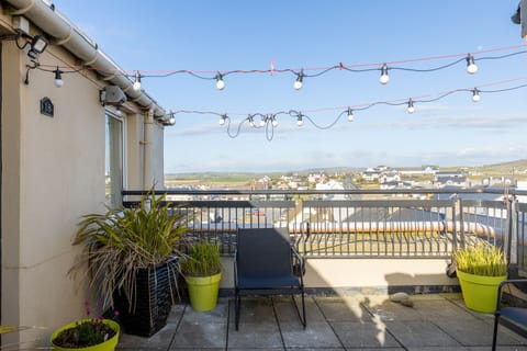 Front entrance of The Dell 18 overlooking Lahinch Golf Club (2)