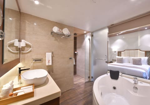 SuiteZ | Bathroom | Shower, free toiletries, hair dryer, slippers