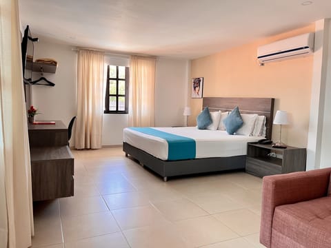 Junior Room | Minibar, desk, free WiFi, bed sheets