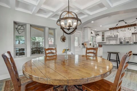 Savor the flavors of your favorite dishes in our elegant and inviting dining area, perfect for romantic dinners or family gatherings