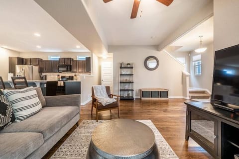 Entertainment at Your Fingertips! Our Living Room Offers a Smart TV, Ensuring You Never Miss Your Favorite Series. Sink into the Cozy Couch and Enjoy!