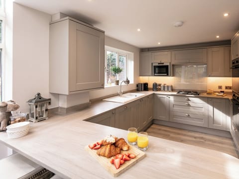 Kitchen | Yew Tree Cottage, Willsersey, near Broadway