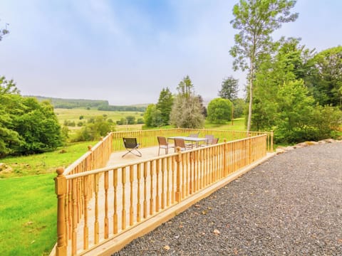 Decking | Dalnaglar Cottage - Dalnaglar Castle and Cottages, Glenshee, Cairngorms