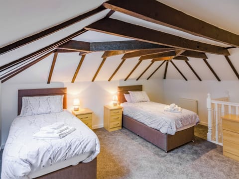 Twin bedroom | Wester Caiplich - Dalnaglar Castle and Cottages, Glenshee, Cairngorms