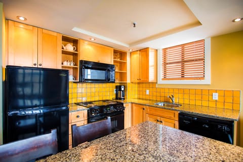 Suite, 1 Bedroom, Valley View | Private kitchen | Fridge, microwave, oven, stovetop