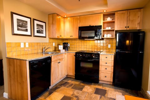 Premium Suite, 2 Bedrooms, Valley View | Private kitchen | Fridge, microwave, oven, stovetop