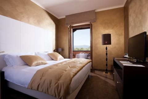 Premium bedding, minibar, in-room safe, individually furnished