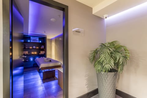 Couples treatment rooms, sauna, steam room, body treatments