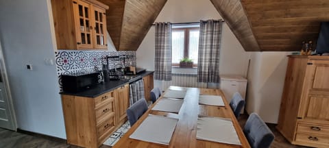 Room | Private kitchenette | Fridge, stovetop