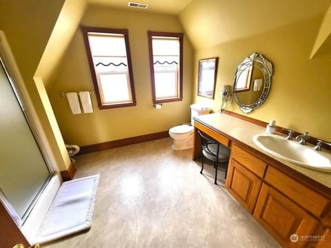 Romantic Double Room, 1 King Bed, Bathtub, Lake View | Bathroom | Hair dryer, towels, soap, shampoo