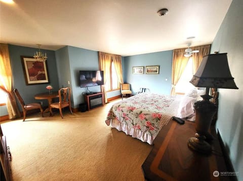 Deluxe Double Room, 1 King Bed, Fireplace, Lake View | Terrace/patio