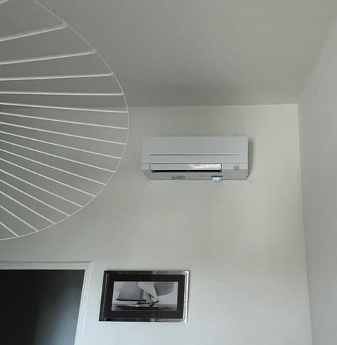 New AirCon in all rooms
Nouvelle installation Clime dans toutes les chambres