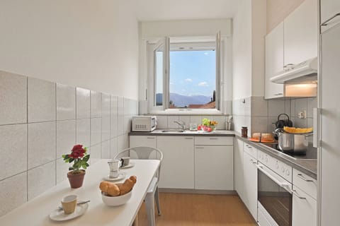 Family Apartment, 2 Bedrooms (Castle view) | Private kitchen | Fridge, microwave, oven, stovetop