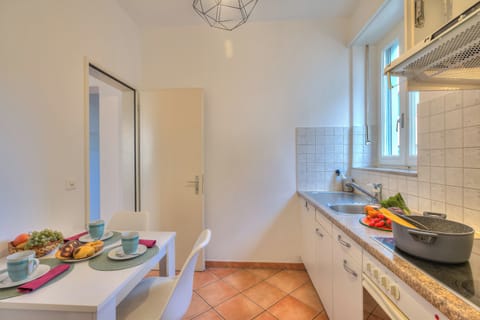 Standard Apartment, 3 Bedrooms (Bellinzona in centro) | Private kitchen | Fridge, microwave, oven, stovetop