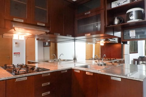 Apartment, 2 Bedrooms | Private kitchen | Fridge, stovetop, cookware/dishes/utensils