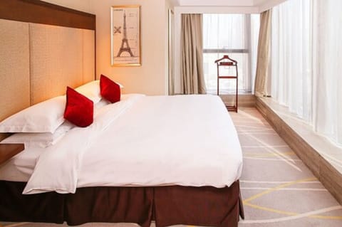 Suite, City View (1 double bed) | 1 bedroom, premium bedding, in-room safe, desk