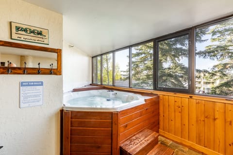 2-Bedroom Condominium with Spa | Private spa tub