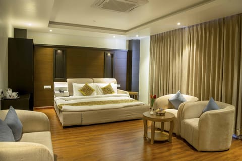 Junior Room | Premium bedding, pillowtop beds, minibar, in-room safe