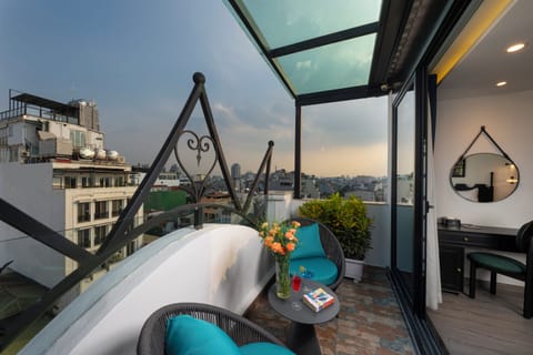 Suite, Balcony, City View | Balcony