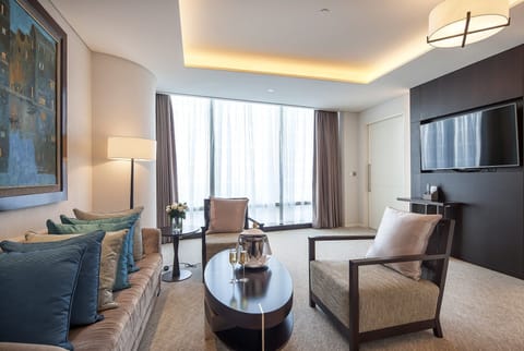 Deluxe Suite (Club Lounge Access) | 1 bedroom, minibar, in-room safe, desk