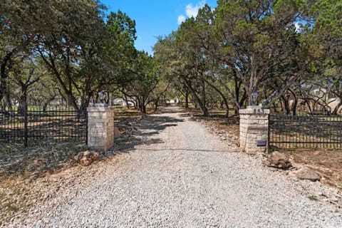 A long white gravel rock drive way gives the feel of serenity.