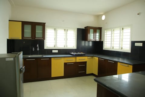 Deluxe Double Room | Shared kitchen | Fridge, microwave, stovetop, dishwasher