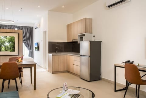 Executive Studio | Private kitchen | Fridge, coffee/tea maker, electric kettle