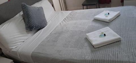 Double Room | Free WiFi, bed sheets