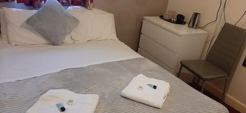 Double Room | Free WiFi, bed sheets