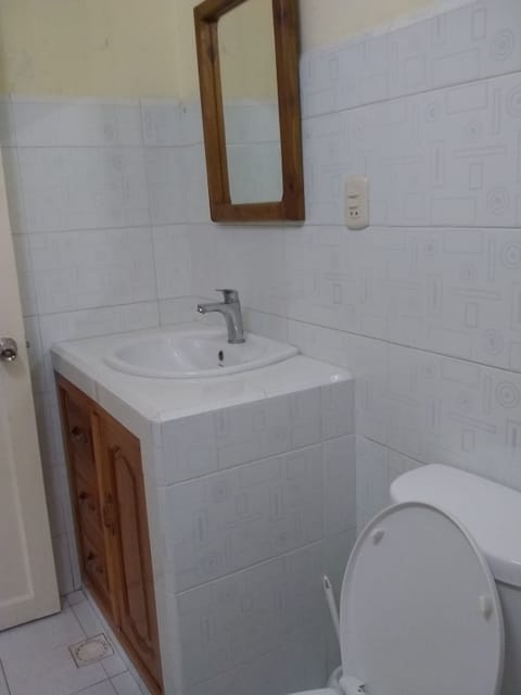 Comfort Double Room | Bathroom | Shower, rainfall showerhead, towels, soap