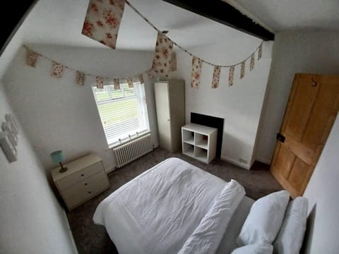 Cottage | 3 bedrooms, free WiFi, bed sheets