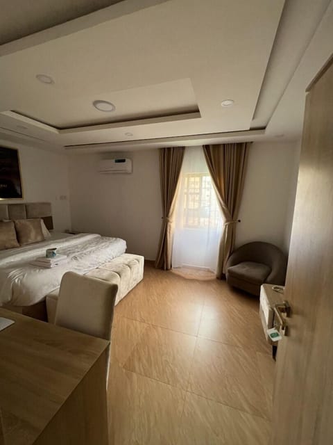 Executive Single Room, 1 King Bed | Free WiFi, bed sheets