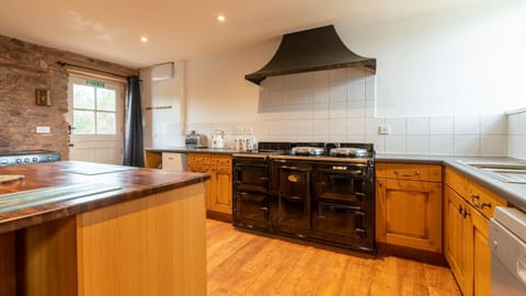 Kitchen, Lodge Barn, Bolthole Retreats