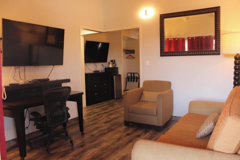 Standard Studio Suite | Desk, iron/ironing board, free WiFi, bed sheets