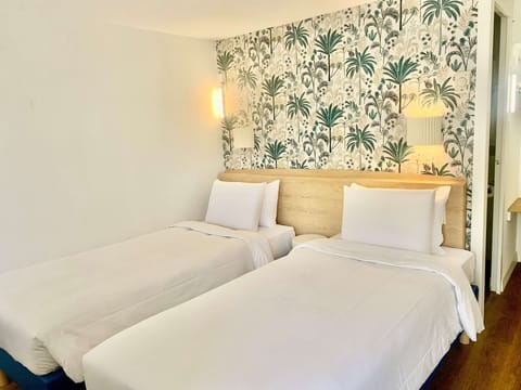 Standard Room, 2 Twin Beds | Desk, free WiFi, bed sheets