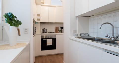 Apartment | Private kitchen | Fridge, microwave, oven, stovetop