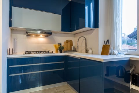 Executive Apartment, 2 Bedrooms | Private kitchen | Mini-fridge, microwave, oven, stovetop