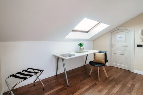 Apartment | 8 bedrooms, laptop workspace, blackout drapes, iron/ironing board