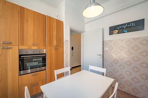 Comfort Apartment | Private kitchen | Microwave, oven, stovetop, dishwasher