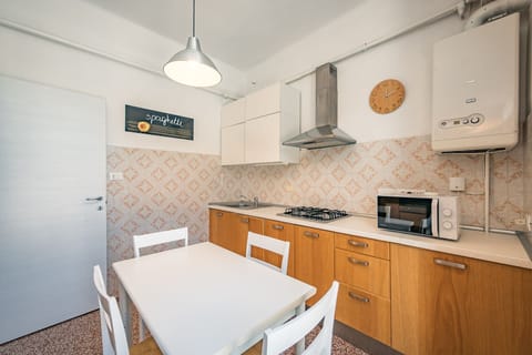 Comfort Apartment | Private kitchen | Microwave, oven, stovetop, dishwasher