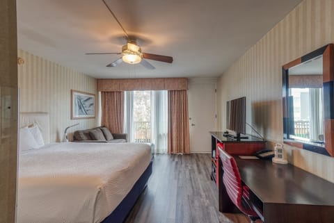 Room, 1 Bedroom, Balcony, Partial Ocean View | Premium bedding, pillowtop beds, desk, iron/ironing board