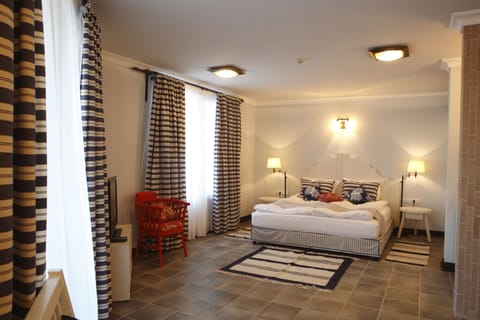 Deluxe Double Room, Balcony, Partial Sea View | Soundproofing, free cribs/infant beds, free WiFi, bed sheets