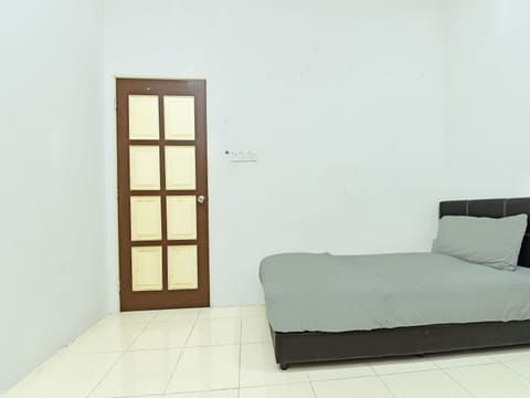 Room, Shared Bathroom | Free WiFi, bed sheets