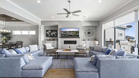 125 Bud Lane: Living Room