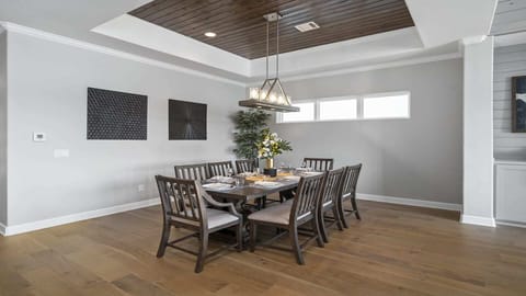 125 Bud Lane: Dining Area