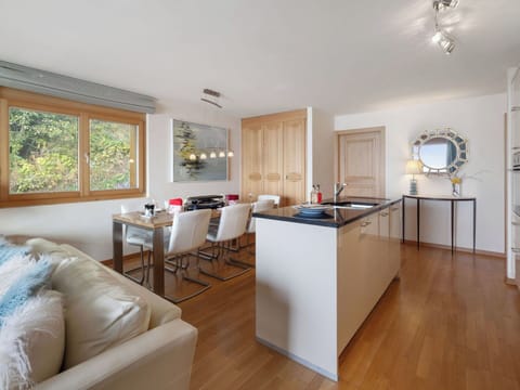 Furniture, Interior Design, Flooring, Wood, Kitchen, Chair, Ceiling, Table, Room, Floor