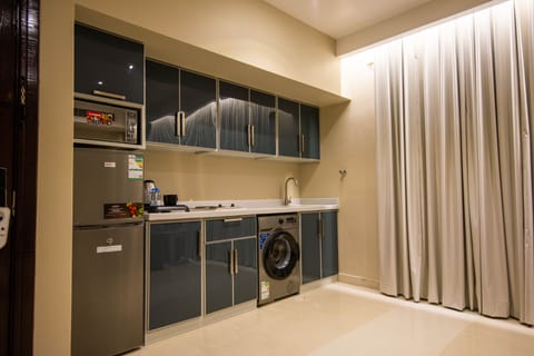 Traditional Apartment | Private kitchen | Fridge, microwave, oven, stovetop