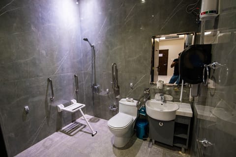 Deluxe Room, 1 Bedroom | Bathroom | Designer toiletries, hair dryer, slippers, towels