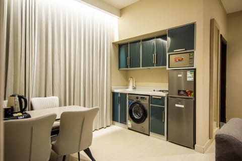 Traditional Apartment | Private kitchen | Fridge, microwave, oven, stovetop