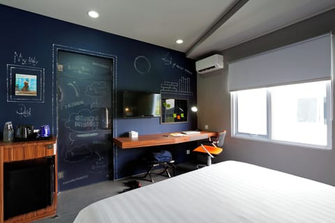 Superior Double Room | Minibar, in-room safe, desk, iron/ironing board